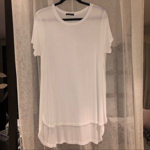 Long shirt with a slit on the side